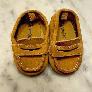 Baby gap ship on shoes